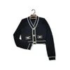 Новый французский нишевый дизайн в стиле ретро с плавающей запятой и цветочным V-образным вырезом, длинными рукавами, медными пуговицами, вязаный свитер, куртки для женщин, размер S-L2TK8 1CZXX