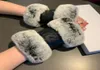 Lady039s Deri Glovess Tavşan Cilt Ağız Kalın Sıcak Sürüş Eldivenleri Kış Açık Ayak Parmağı Eldiven Hediye Box8591781