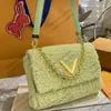 24SS Women Totes väskor Teddy Lock Handbag Luxurys Designers Shouder Crossbody Messenger Ladies Travel Handbag för shopping 25 cm