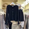 Robes de travail Automne et hiver Version coréenne de la chemise tricotée de style mince à rayures suspendues avec une jupe courte enveloppée à la taille unique Beauti