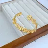 18K Gold Marka Lüks Hollow Tasarımcı Bileklik Bileklik Retro Vintage Kadın Gümüş Açık Zarif Terjme Bangles Bilezikler Sevgililer Günü Takı Hediyesi