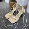 Sandaler Färgglada utskärningar Mesh High Heels Summer Square Toe Stiletto LACE UP COVER HOLL KVINNA MODE KVINNA PUMPAR