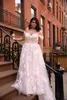 Superbe grande taille robes de mariée en dentelle hors de l'épaule robes de mariée appliquées une ligne balayage Train Tulle robe de mariée