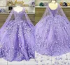 Robes 2023 Papillons violet clair dentelle robes de Quinceanera avec capuchon perles chérie tulle long train Pagenat bal doux 16 robe Ba