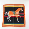 Ny silkescarf koreansk liten fyrkantig handduk Kvinnor Summer Mulberry Silk Cloak Horse Scarfs Wholesale