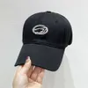 Desginer Disel 2023 Nowy alfabet baseballowy kapelusz dla kobiet jesień/zima koreańska edycja wszechstronna twarz pokazująca małą kaczkę na Instagram