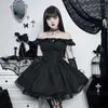 Vestidos casuales Goth Black Corset Vestido Mujeres Off Hombro Pliegues Harajuku Vintage Estética Lace Up Cintura Alta Punk Elegante Una Línea