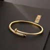 Designer skruv armband armband naglar älskar mode lyxiga smycken vårdare original trendig 18k guld diamant för kvinnor män nagel armband silver smycken armband c0ui