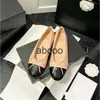 Designer Paris canale di lusso ballerine scarpe testa tonda fiocco da donna decorazione a catena scarpe morbide casual appartamenti in pelle di marca due versioni