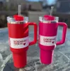 DHL 40oz Quencher Tumblers Cosmo Pink Parade co-märke Flamingo Valentines Day Gifts 40oz rostfritt stålkoppar med handtag lock och halmbilmuggar vattenflaskor 0123