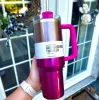 Klaar om te verzenden, goed verkopen 1:1 Hetzelfde THE QUENCHER H2.0 Cosmo Pink Parade TUMBLER 40 OZ 304 slok wijnmokken Valentijnsdag Cadeau Flamingo waterflessen Target Red US STOCK 0117