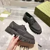 Diseñadores Mocasines Hombres Mujer Zapato con cordones Mocasín Plataforma Zapatilla de deporte Vestido Mocasines Suela de lengüeta Mocasines gruesos Zapatos de lona Fondo grueso Oficina Dama Zapatos de goma 12