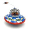 Engraçado Coleção Adulto Retro Wind up Toy Metal Tin UFO Space Ship Astronauta Spaceman Clockwork Toy Figura Modelo Vintage Toy 240104