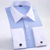 Mäns klassiska franska manschetter randig klänningskjorta Single Patch Pocket Standardfit Långärmad bröllopströjor Manschetten ingår 240104