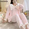 Vêtements de nuit pour femmes Duojihui Blanc Sweet Chicly Bow Casual Home Pyjamas pour femmes Mode Épais Chaud Flanelle Pure Couleur Lâche Femelle Ensemble