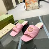 2024 Designer Woman Ladies Leather Slippers Women Sandals Slide Sandal Platform Slipper Chunky Shoes Summer Flip Flops Square Toes Beach Scuffs Storlek 35-42