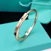 Braceuse Bracelet Bangle Charm Bracelets de luxe Femmes T Lettre bijoux plaquée en titane acier 18k Gold Cuff Fashion Fashion Hdi1