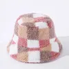 Boinas Otoño/Invierno Rejilla a juego Sombrero de pescador Versátil Casual Gorra plana Cuenca Cordero Pelo Espesado Cubo cálido