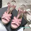 Klassische Luxus-Design-Sommersandalen mit klobigen Absätzen für Damen, sexy Sandale aus Leder und Strohgeflecht