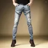 Jeans da uomo 2024 Estate Motocicletta Marchio di moda Slim Fit Piedi piccoli Pantaloni elastici versatili sottili