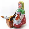 Rolig klassisk samling Retro Clockwork Wind Up Metal Walking Tin Farmer Robot Woman With the Goose Mechanical Toy Gift 240103