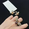 Designerörhängen Red Pearl Bee Set Designer Rings Stud Earring G Jewelry Heavy Industry för att skapa högkvalitativa julklappar