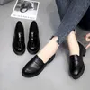 Черные глянцевые лоферы, туфли-лодочки из мягкой кожи, повседневная женская рабочая обувь на толстом каблуке на мелком слипоне, корейская мода, падение 240104