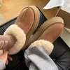 Scarpe con suola spessa da uomo e da donna alla moda, mini stivali da neve, stivali caldi in peluche di pelle di pecora, stivali impermeabili morbidi e comodi