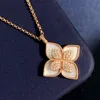 Nytt varumärke Luxury Leaf Clover Designer Brand Neckor For Women Girls Sweet Flower Shining Crystal Diamond Love Necklace Party Wedding Jewelry