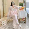 Vêtements de nuit pour femmes Duojihui Blanc Sweet Chicly Bow Casual Home Pyjamas pour femmes Mode Épais Chaud Flanelle Pure Couleur Lâche Femelle Ensemble