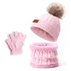 Baskar sätter 3 enstaka hårboll beanie hattar barn stickade mössor med handskar Bib Baby Solid Color Warm Woolen Skullies Hat