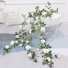 Dekorativa blommor 70 tum konstgjorda blomma Garland inomhus vägg Mirro Hemdekoration Flanell Rose Vine Plants for Wedding Arch Bakgrund