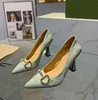 Sapatos de vestido de designer de mulheres de couro genuíno elegante fivela de metal bordada lona saltos altos 7,5 cm pista festa casamento único sapato caixa de correspondência