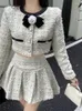 Arbetsklänningar 2024 Elegant 2 -stycken Set Office Lady WARM SHORT JACK COAT CASUAL SLIM Y2K MINI KOT KVINNA KOREAN Fashion Suit Design