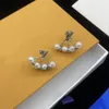 18k guldmärke örhängen för kvinnans designer smycken studs europeiska och amerikanska mode enkel högkvalitativ brevörhängen bröllopsfest juveler