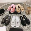 Бархатные дизайнерские сандалии кожа роскошные мулы Slippers Женские слайды Сандаль моды шлифование пластик Слипка Женщины Летнее пляж