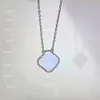 Collana classica di moda Gioielli 4 Fascino a forma di quadrifoglio Colore oro rosa blu con diamanti Collane di design per donne Natale