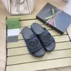 Designer Europe et États-Unis Marque de mode Femmes Nouvelles tongs décontractées toutes hauteurs Sandales à semelle épaisse Chaussures de plage