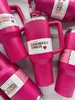 US STOCK Quencher Tumblers H2.0 40oz Cosmo Pink Cups mit Silikongriffdeckel und Strohhalm. Autobecher sorgen dafür, dass Sie kaltes Wasser trinken können