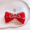 Accessori per capelli 2024 Dolce principessa Corona per bambini Barrette Anno Fiocco di velluto rosso Forcine a nastro lungo per copricapo da ragazza