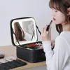 Makeup Train Case med 3 färgjusterbar ljusstyrka LED -spegel kosmetisk resefodral justerbar avdelare toalettväska för lady 240103