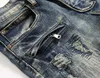 Lila Jeans-Herrenhose. Trendige Markenhose mit zerknitterten und zerrissenen Löchern. Elastischer kleiner gerader Schlauch mit mittelhohem Bund für Herren, Motorradhose