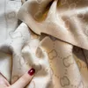 Stilvoller Damen-Kaschmir-Designer-Schal mit Buchstaben-Aufdruck, weicher, warmer Schal mit Etiketten, lange Schals für Herbst und Winter, 1:1-Version 677