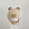 Chapeau d'hiver chaud pour bébés filles et garçons, joli chapeau à pompon, Protection des oreilles en plein air, tricoté pour enfants, chapeau d'hiver brodé pour tout-petits, chapeau d'hiver DF341