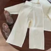 Set di abbigliamento Bambini Ragazze Abiti beige Dolcevita caldo Pullover a maniche lunghe Maglione Pantaloni a maglia a gamba larga a vita alta 2 pezzi Casual per bambini