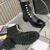 Botas de tornozelo de designer de luxo outono salto grosso mulheres cor clássica combinando fivela de metal água diamante pérola martin boot zíper abertura senhoras botas