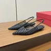 Sandalet 2024 İlkbahar Yaz Sıradan Düşük Topuklu Perçin Dekoru Saçlı Ayak Ayakkabı Kadınlar İçin Ayak Ayakkabı Düz ​​Renk Gerçek Deri Boyut 35-40