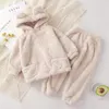 Autunno Inverno Bambino Pelliccia Sintetica Tuta 2 pz Bambini Ragazzi Orso Felpa con cappuccio Pantaloni Pantaloni Bambini Pigiama Ragazze Carine Vestito Caldo 240104