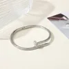 Designer skruv armband armband naglar älskar mode lyxiga smycken vårdare original trendig 18k guld diamant för kvinnor män nagel armband silver smycken armband sseo