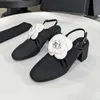 Klasik Camellia Lüks Kadın Tasarımcı Elbise Ayakkabı Fransız Marka Moda Kelebek Kalın Topuk Sandalet Lady Pompalar 8a Kalite Bayanlar Gerçek Deri Yüksek Topuklu Loafer